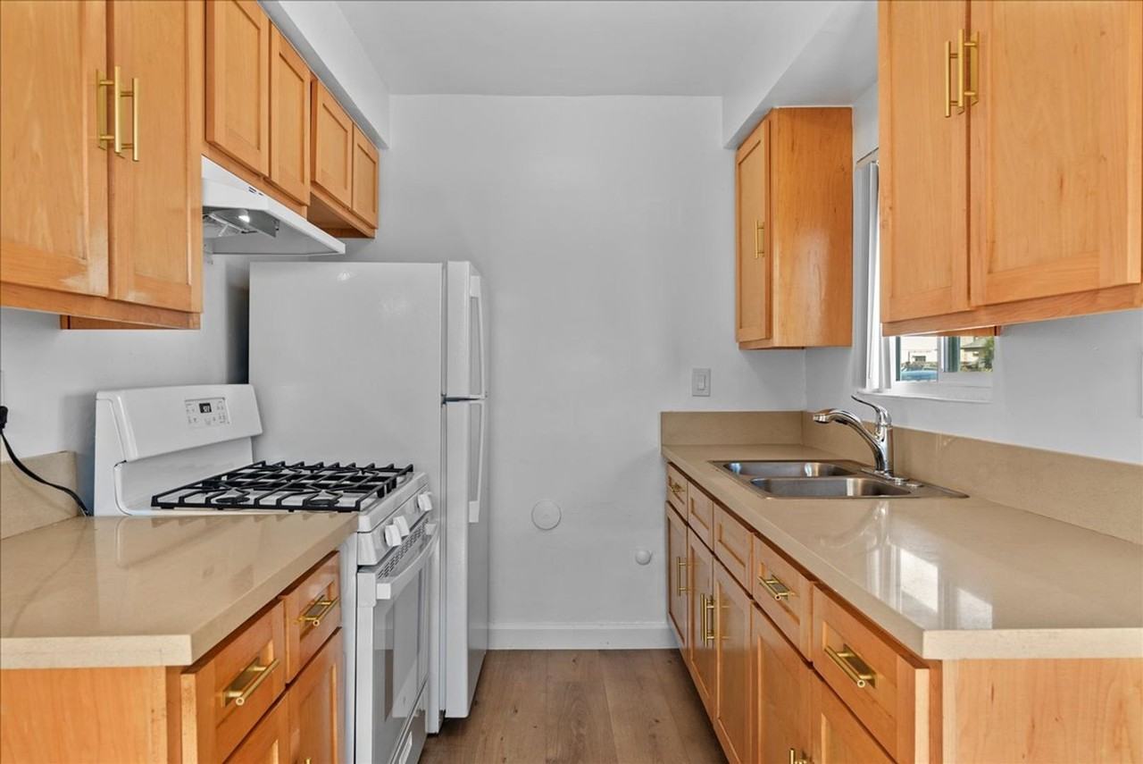 4932 Lennox Blvd #01 - Photo 5 of 16