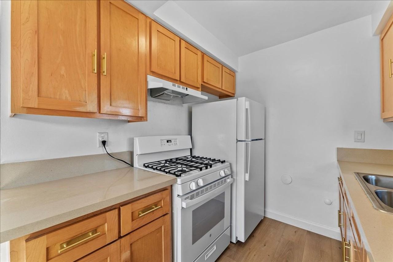 4932 Lennox Blvd #01 - Photo 6 of 16