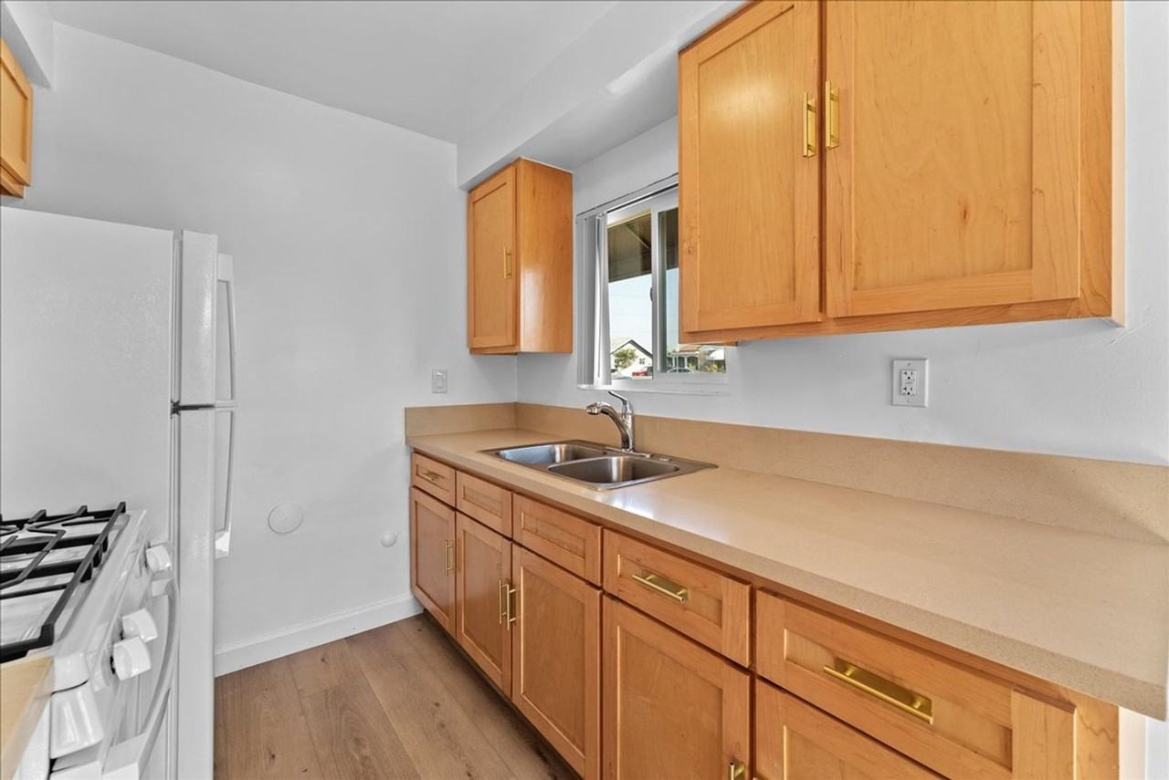 4932 Lennox Blvd #01 - Photo 7 of 16