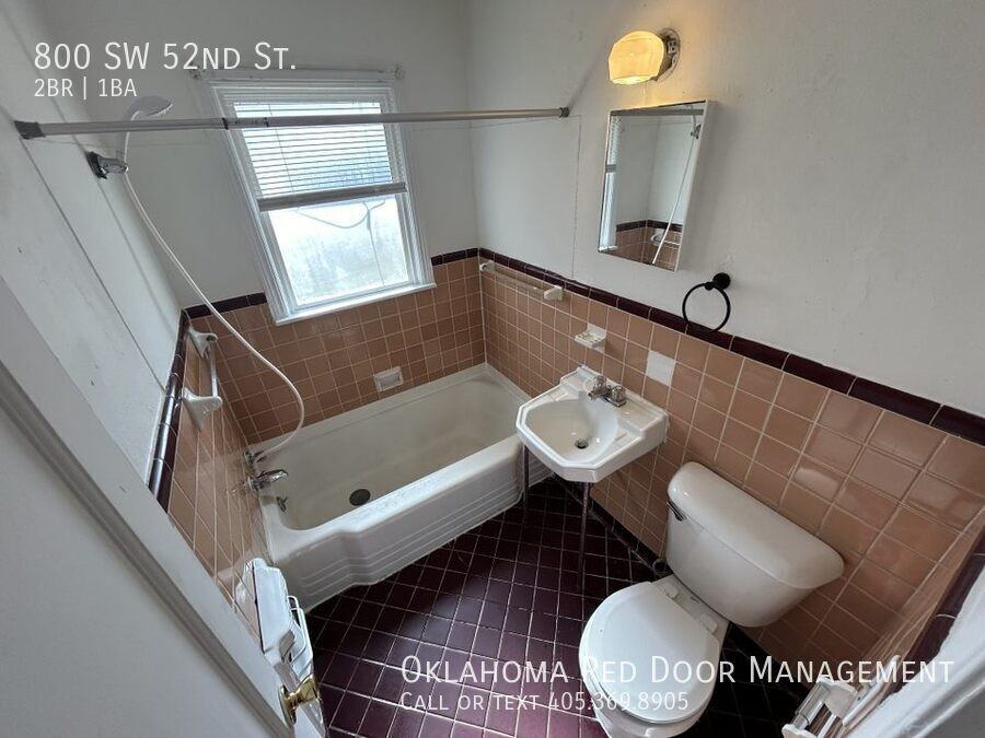 800 Sw 52nd St - Photo 6 of 12