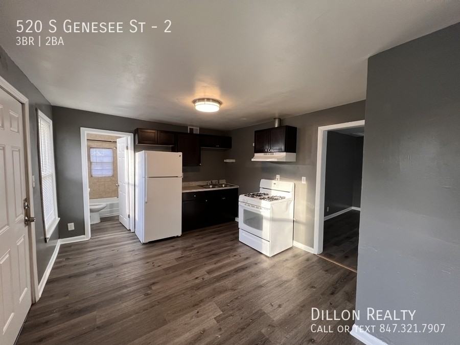 520 S Genesee St #2 - Photo 3 of 12