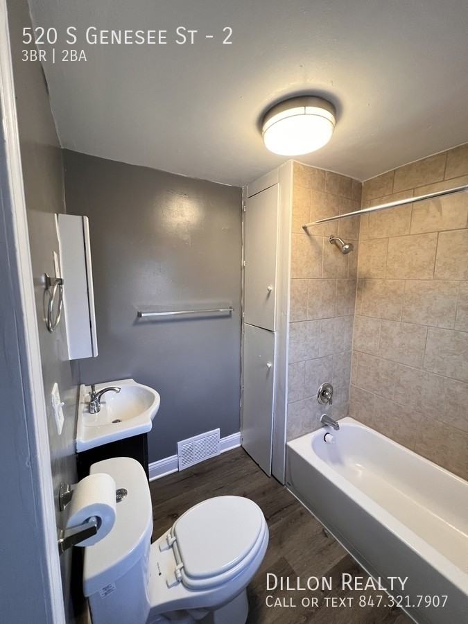 520 S Genesee St #2 - Photo 6 of 12