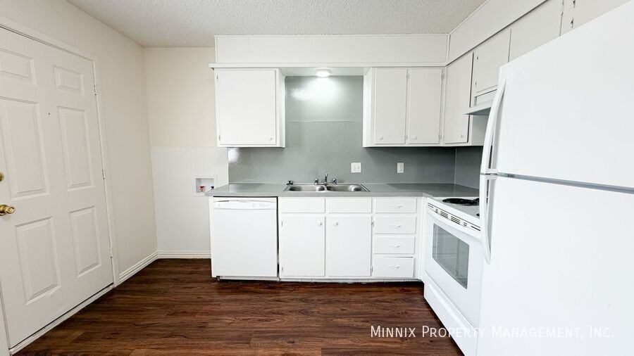 2601 W 16th St - Photo 2 of 11