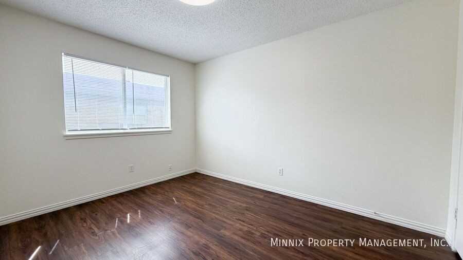 2601 W 16th St - Photo 3 of 11