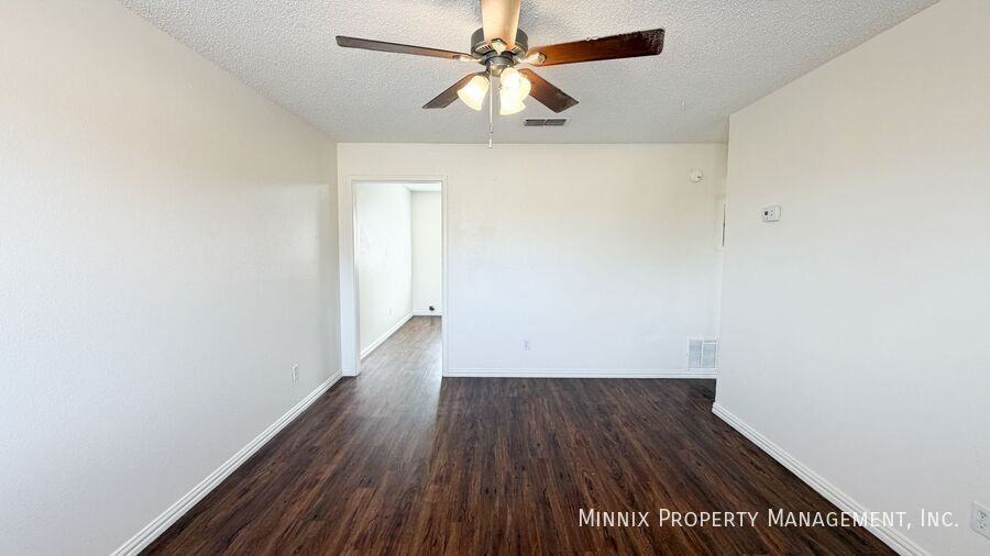 2601 W 16th St - Photo 5 of 11