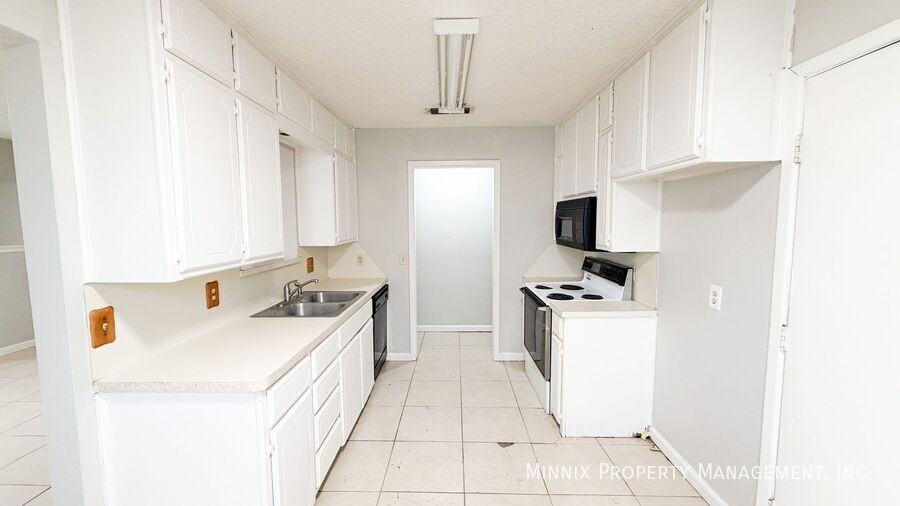 6212 22nd St #1 - Photo 3 of 20