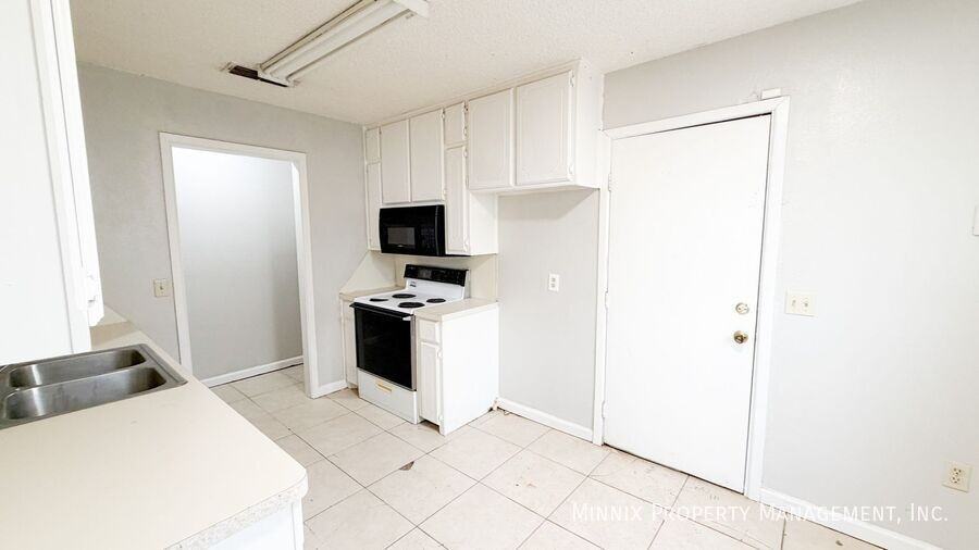 6212 22nd St #1 - Photo 4 of 20