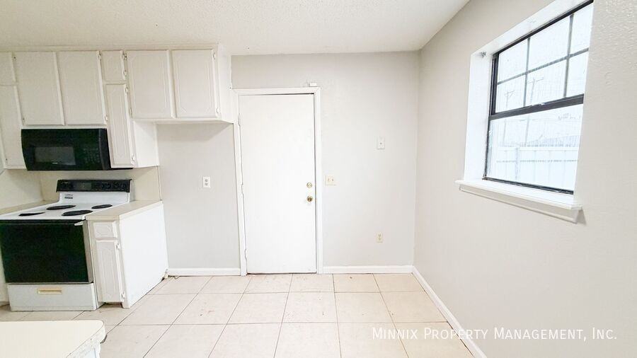 6212 22nd St #1 - Photo 5 of 20