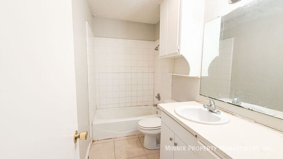 6212 22nd St #1 - Photo 7 of 20