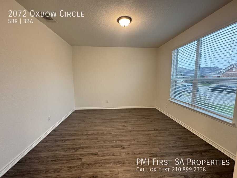 2072 Oxbow Cir - Photo 2 of 25