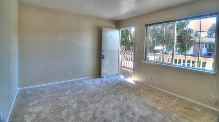 505 Columbia Ave #03 - Photo 4 of 12