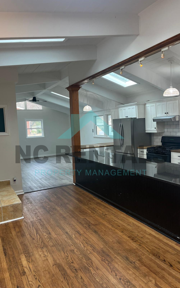 1212 Red Oak Ave - Photo 3 of 33