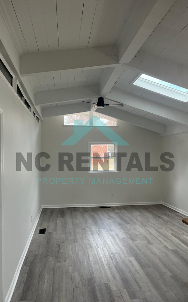 1212 Red Oak Ave - Photo 4 of 33