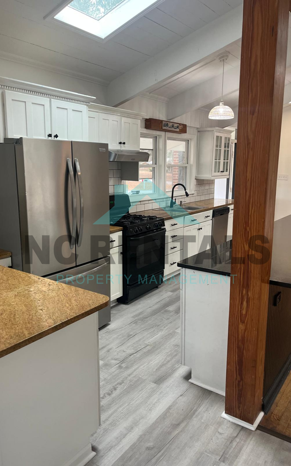 1212 Red Oak Ave - Photo 6 of 33