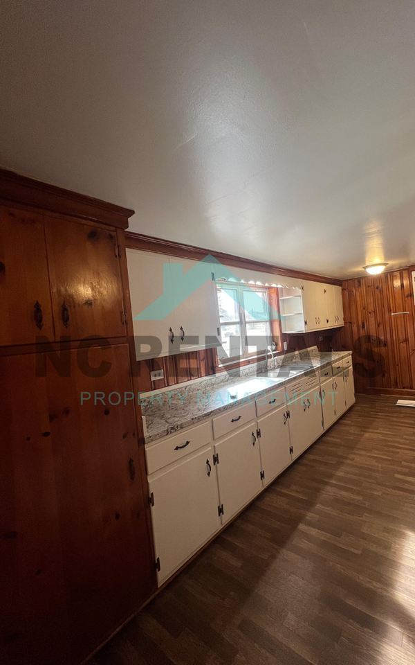 8201 Stokesdale St - Photo 7 of 32