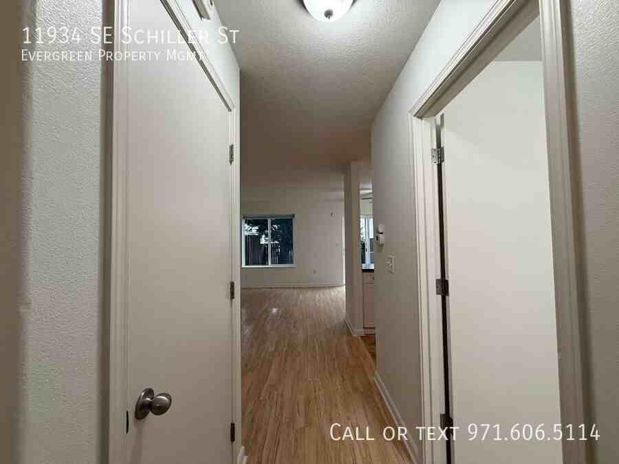 11934 Se Schiller St - Photo 4 of 36