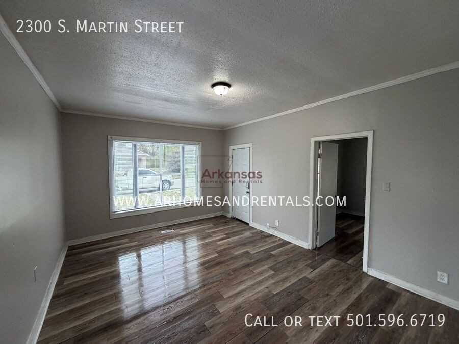2300 S Martin St - Photo 2 of 9