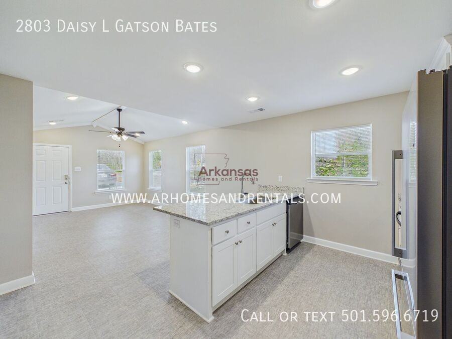 2803 W Daisy L Gatson Bates Dr - Photo 3 of 13