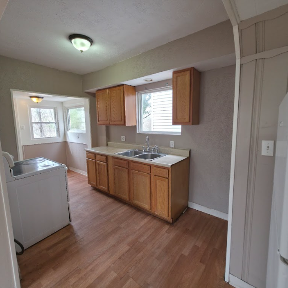 762 Garfield St - Photo 2 of 14