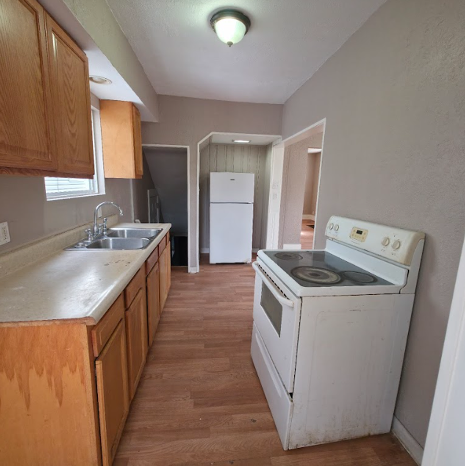 762 Garfield St - Photo 3 of 14