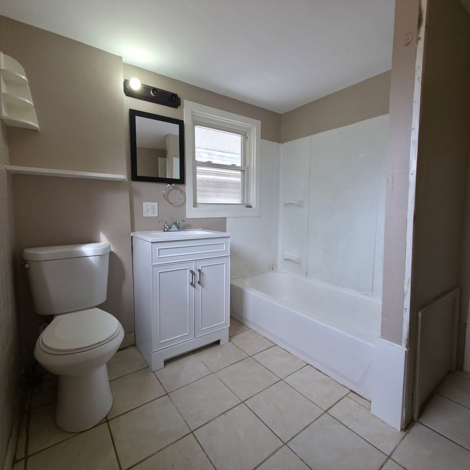 762 Garfield St - Photo 4 of 14