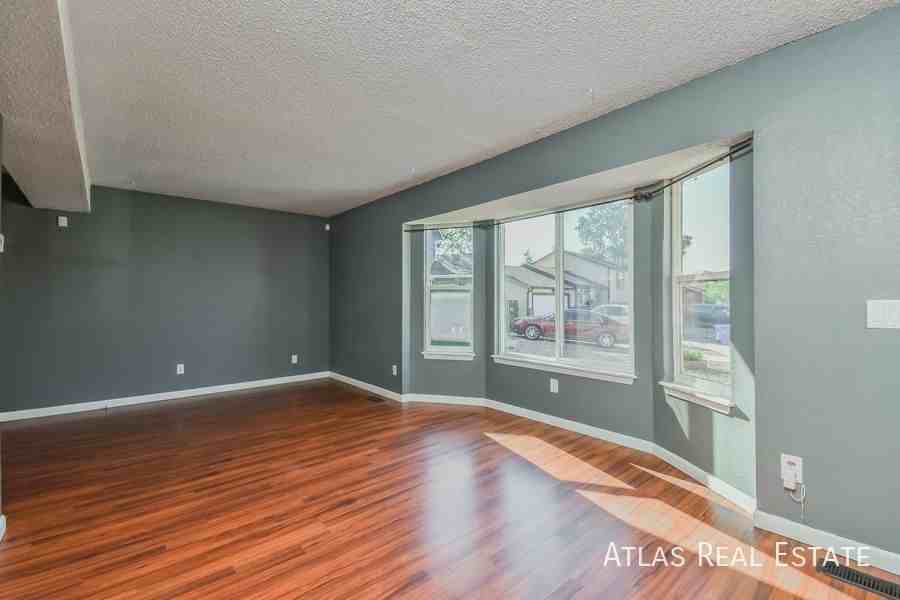 4650 Stoner Ct - Photo 2 of 20