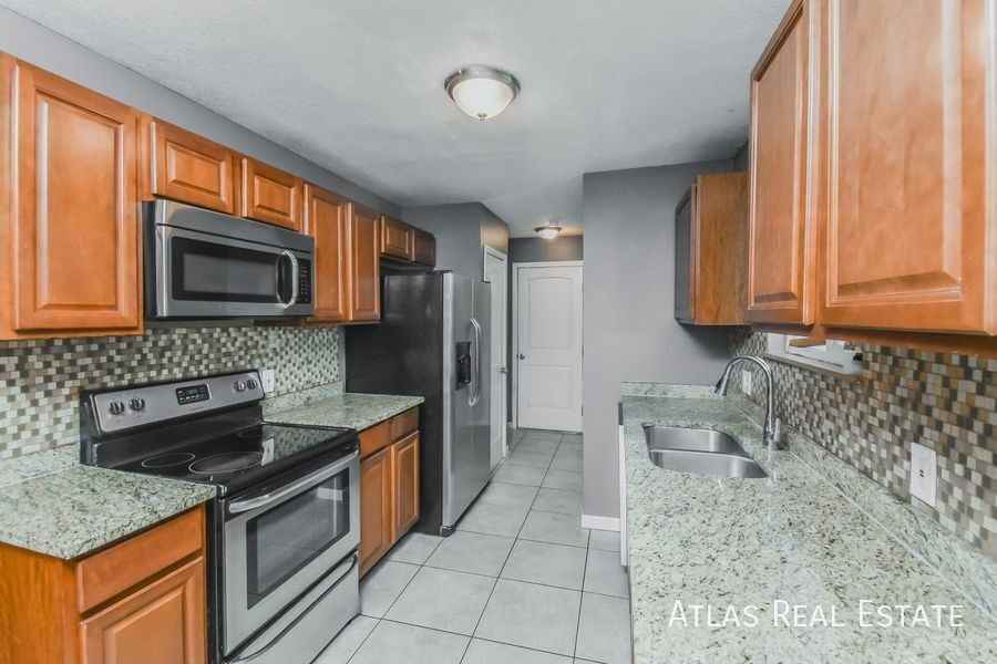 4650 Stoner Ct - Photo 5 of 20