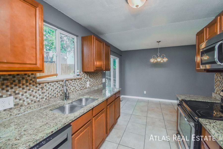 4650 Stoner Ct - Photo 6 of 20