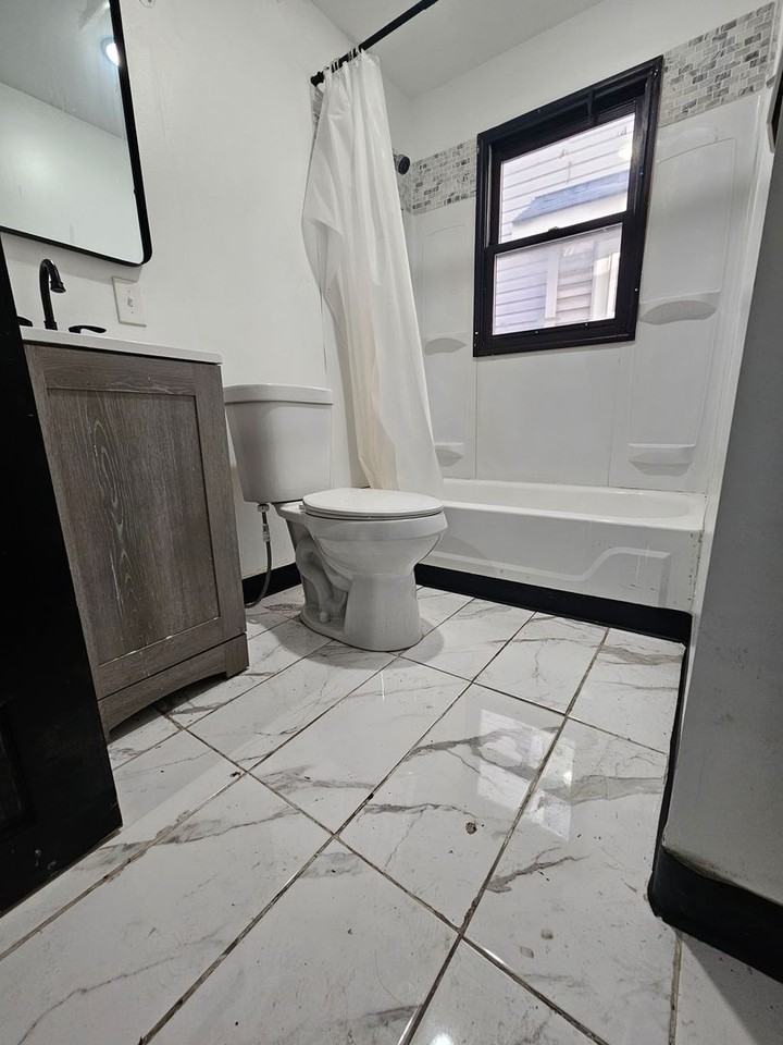 6100 Hough Ave - Photo 7 of 15