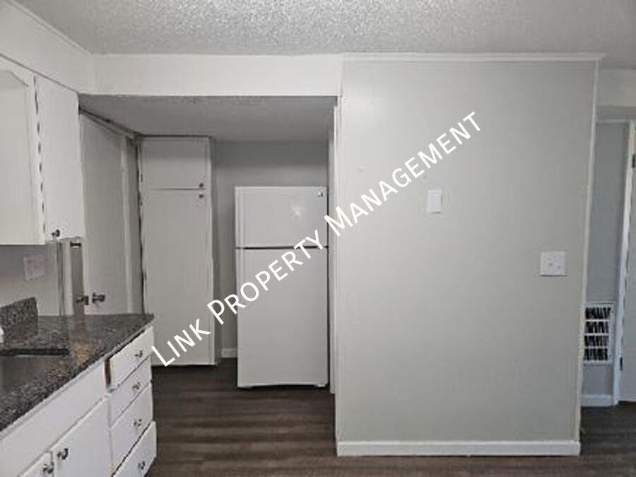 1640 Keeble St - Photo 4 of 33