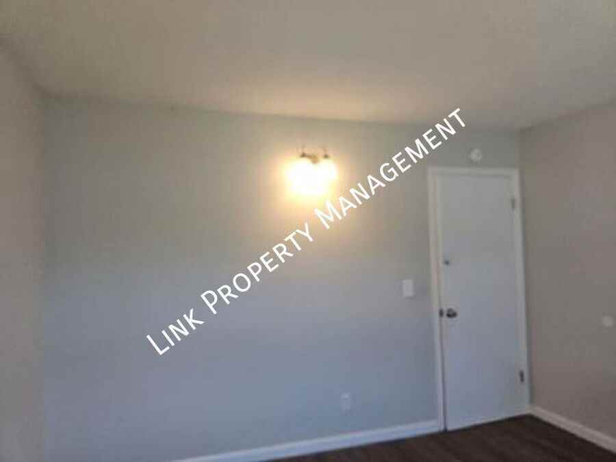 1640 Keeble St - Photo 6 of 33