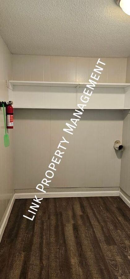 1640 Keeble St - Photo 7 of 33