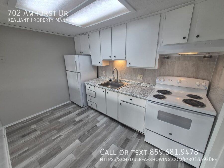 702 Amhurst Dr - Photo 4 of 6