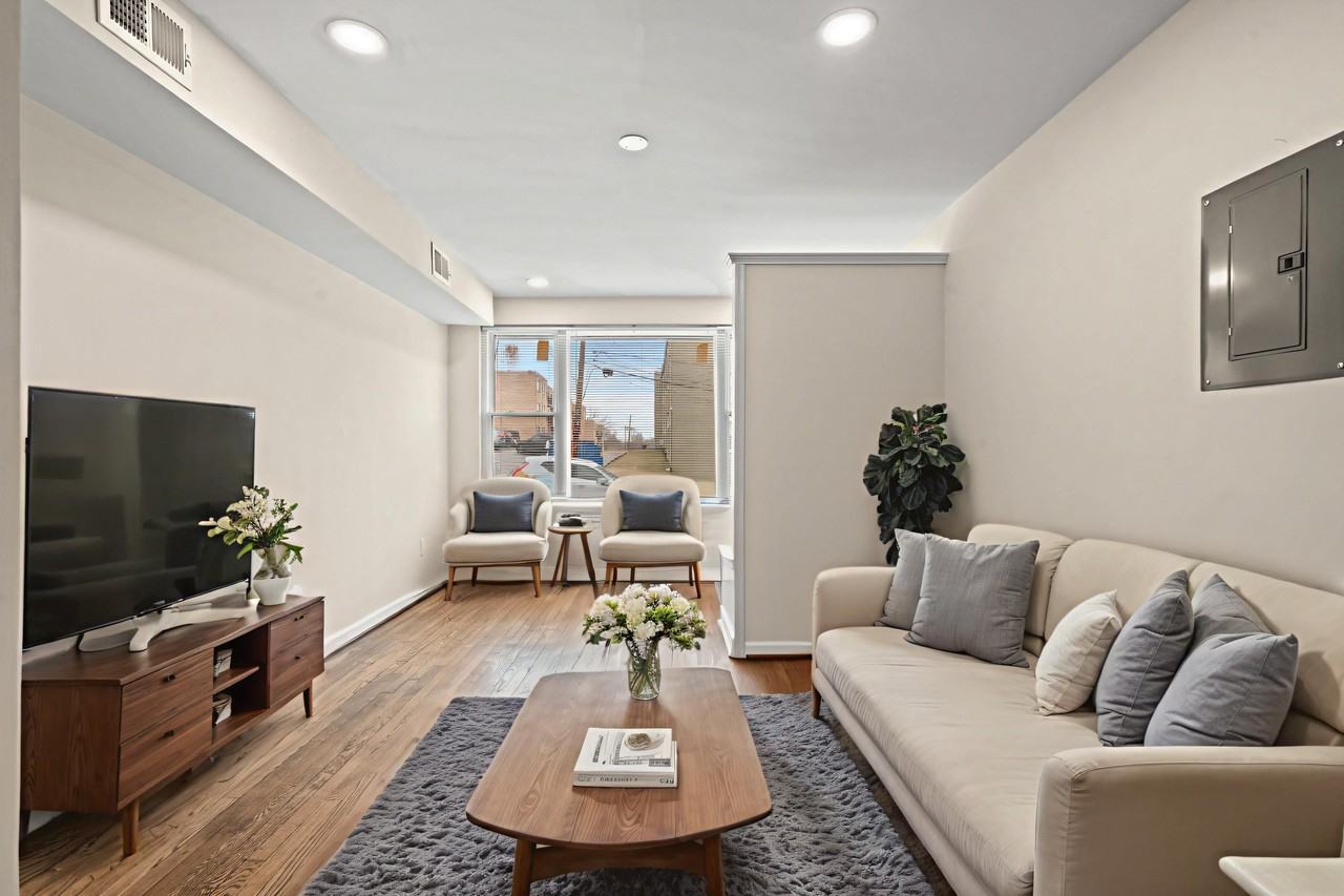 53 Victor St Ne - Photo 2 of 18