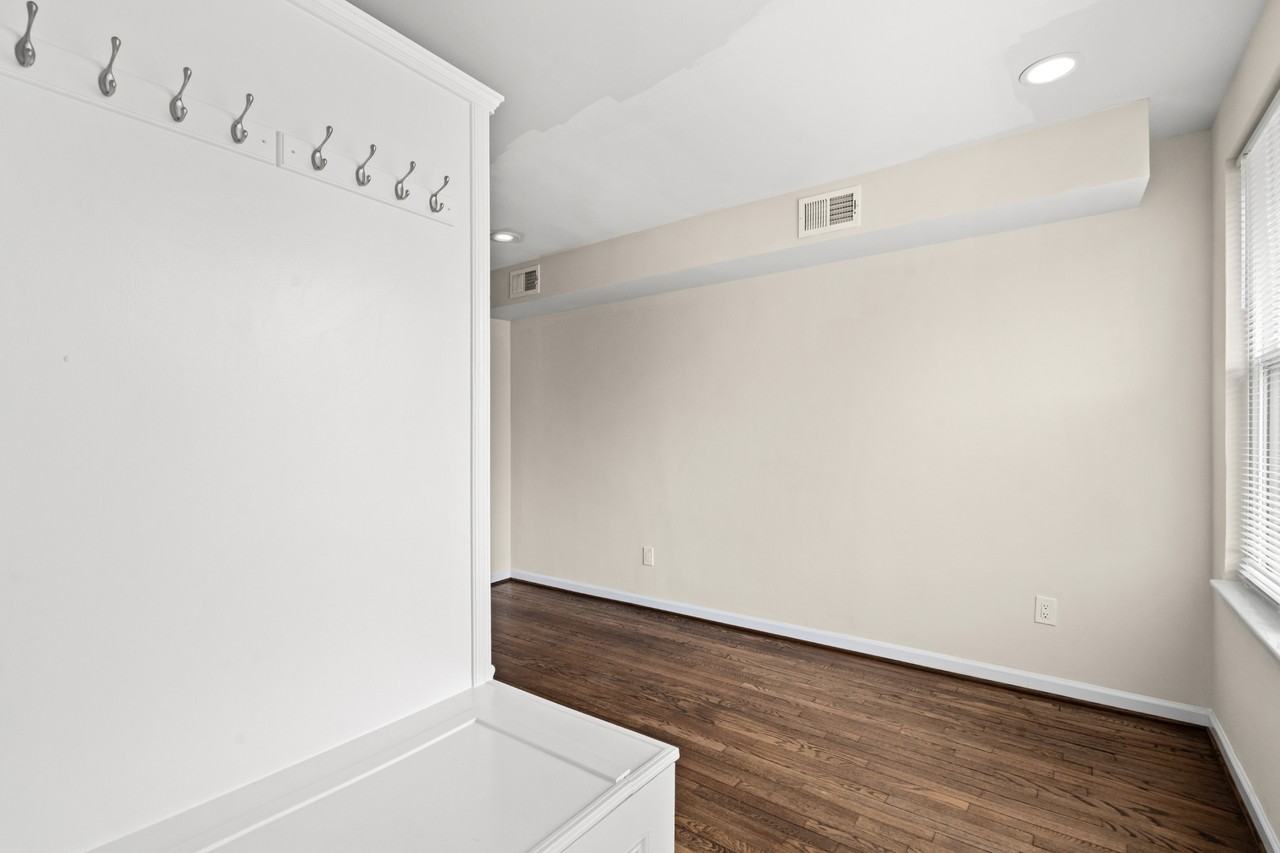 53 Victor St Ne - Photo 5 of 18