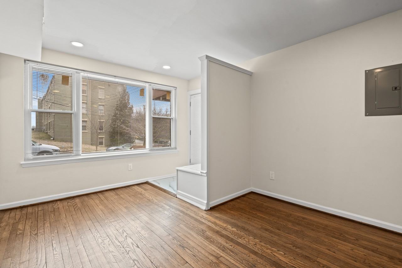 53 Victor St Ne - Photo 6 of 18