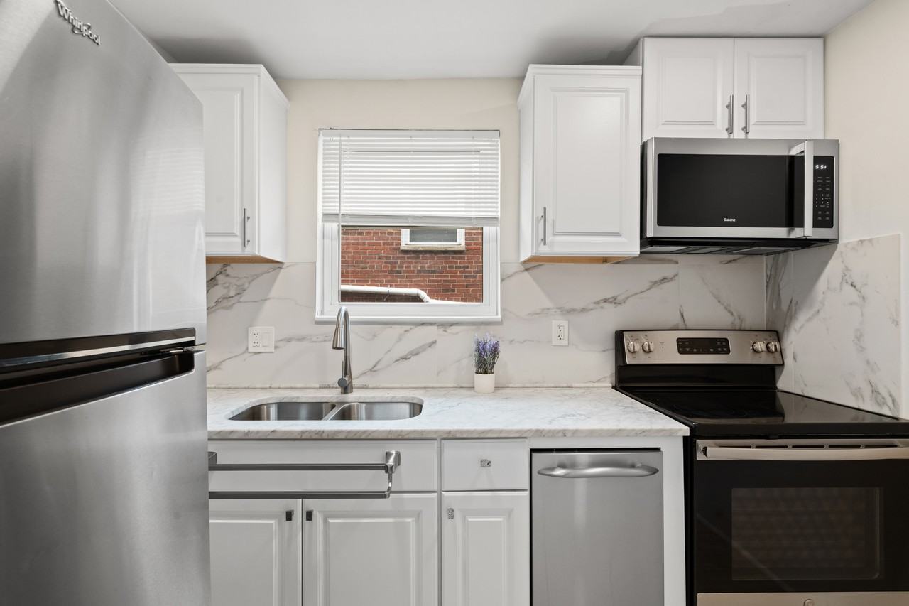 53 Victor St Ne - Photo 7 of 18