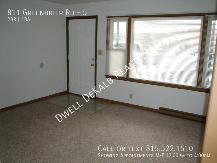 811 Greenbrier Rd #5 - Photo 3 of 8