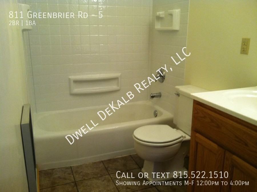 811 Greenbrier Rd #5 - Photo 6 of 8