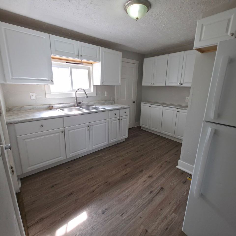 3221 Trowbridge Ave - Photo 2 of 12