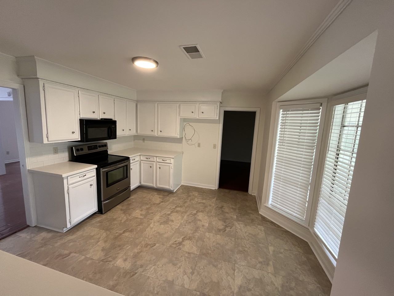 1375 Riverwood Dr - Photo 6 of 21