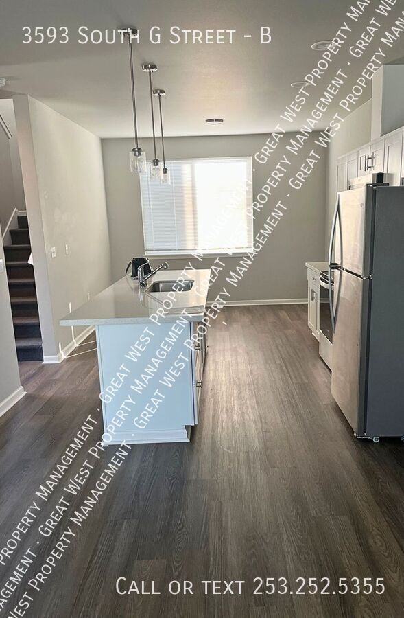 3593 S G St #B - Photo 3 of 16