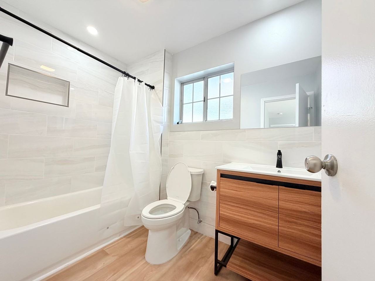 1080 Orange Ave - Photo 2 of 16