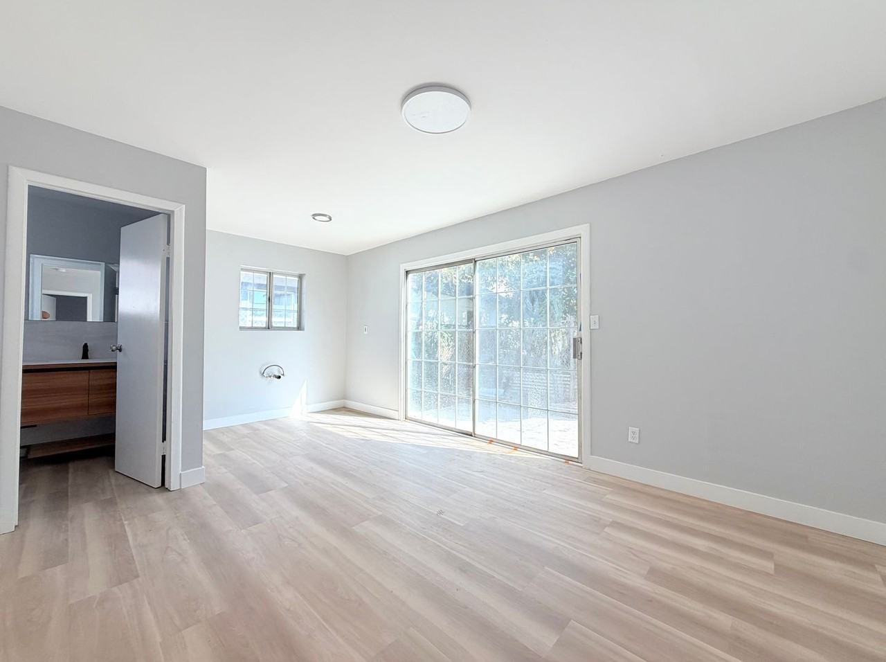 1080 Orange Ave - Photo 4 of 16