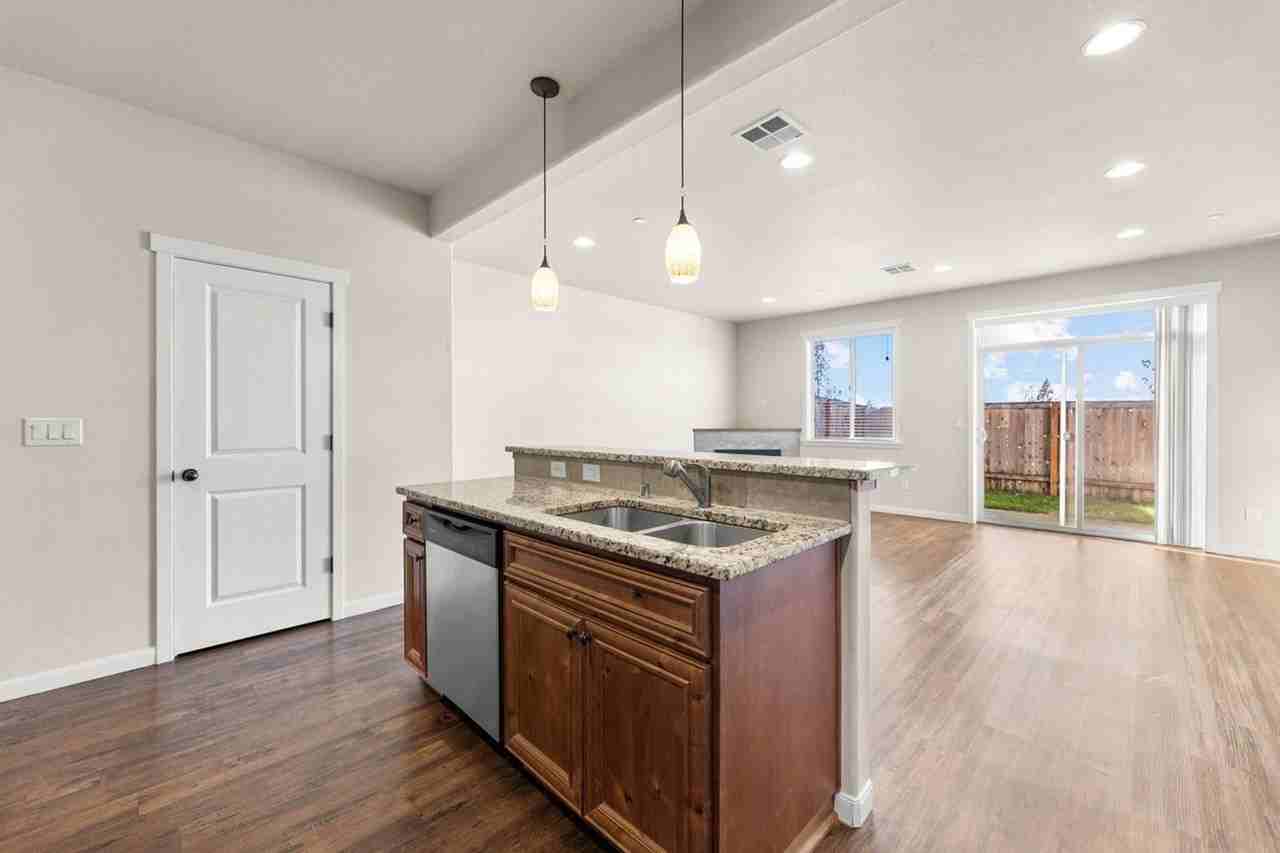 3312 N 3rd Cir - Photo 6 of 21