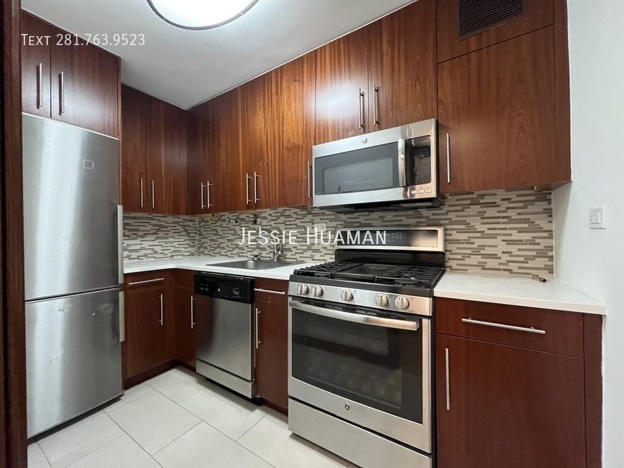 888 8th Ave #A - Photo 3 of 6