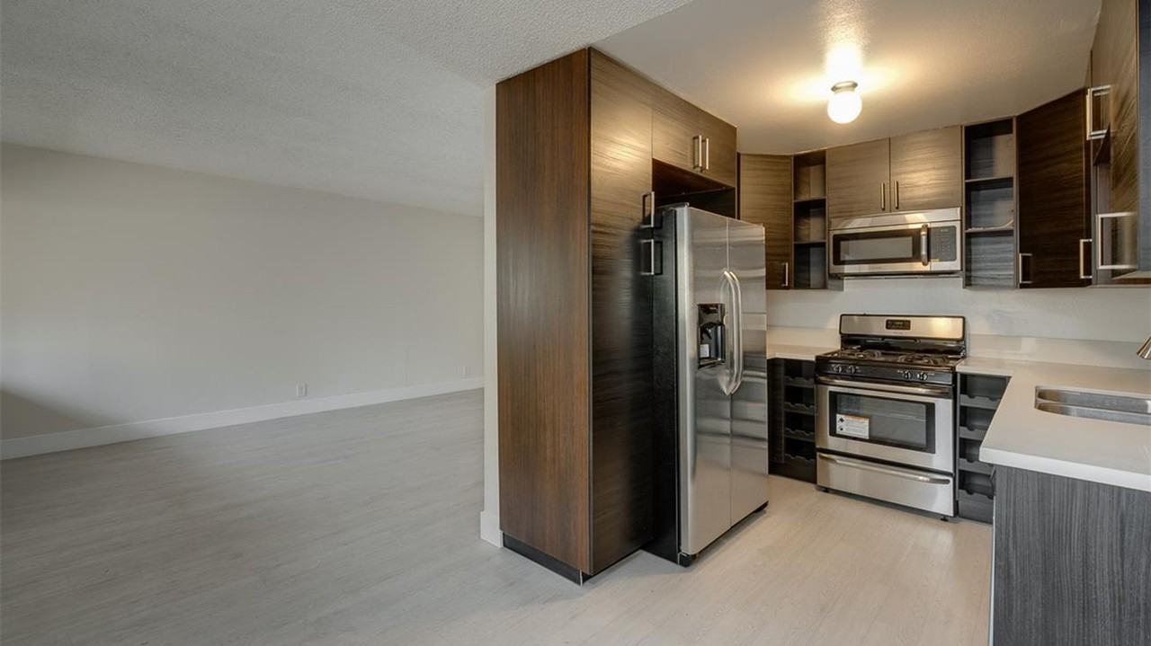 Montrose Villas - Photo 4 of 20