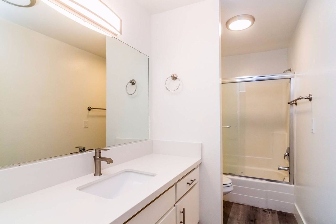 Montrose Villas - Photo 6 of 20