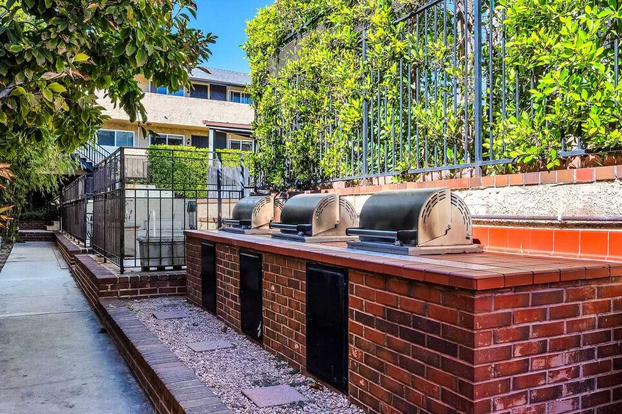 Montrose Villas - Photo 7 of 20