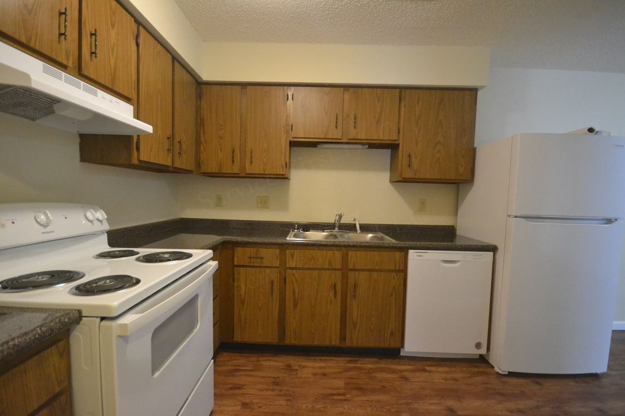 Hollister Apartments - Photo 2 of 16